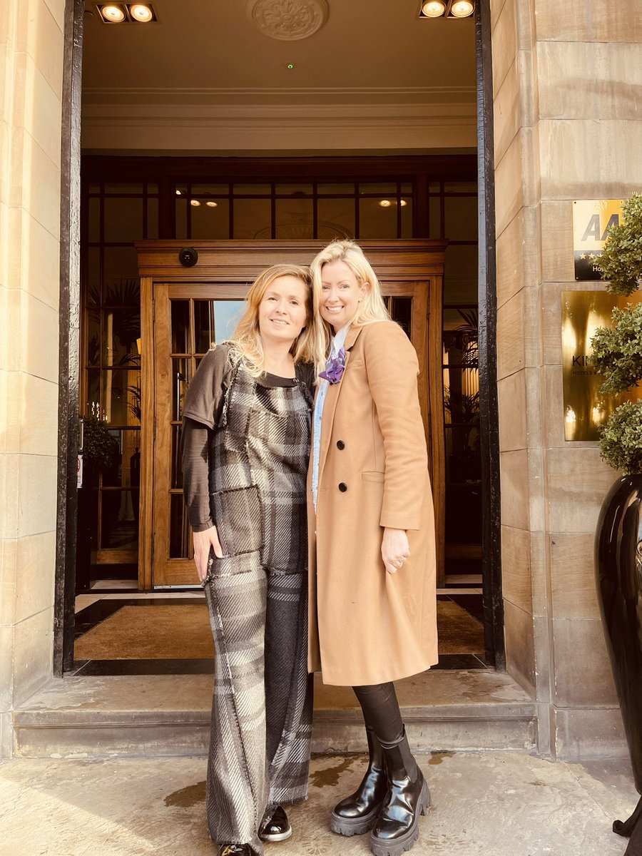 insideWeeBox's tweet photo. Glasgow is getting ready for #COP26
Inspiring afternoon with @pricklytartan @MartinValenti1 Re #COPtimism 💚 Also got to collect Lady Moss @jj_jax_floral_design who had travelled all the way from the highlands to return home 🤣💐🚗
#useyourvoice #COP26Glasgow @theplanetshine1 https://t.co/TNjNLivrwk