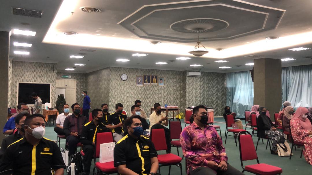 28 Oktober 2021 – J10 Roadshow Zon Timur telah berlangsung secara bersemuka juga atas talian melalui Platform Microsoft TEAMS. Sesi ini telah dihadiri oleh pegawai-pegawai JKR dari tiga (3) negeri iaitu Pahang, Terengganu dan Kelantan. Terima kasih kepada semua yang terlibat.