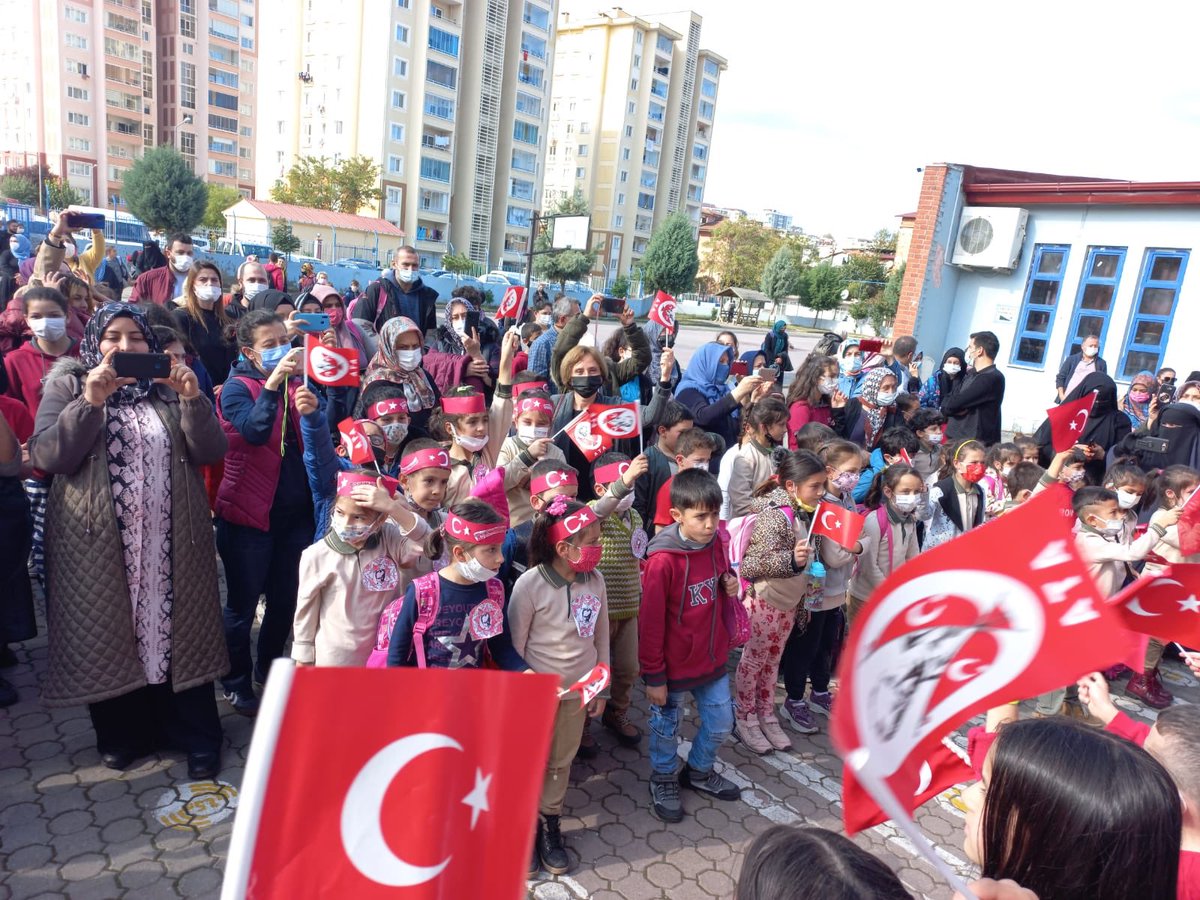 InonuCanik's tweet photo. Cumhuriyetmizin 98. Yaşını Coşkuyla kutladık.Aziz şehidlerimizi ve devlet büyüklerimizi rahmetle anıyoruz.@CanikMem @Uzunlar61551 https://t.co/6xFEHVd5x2