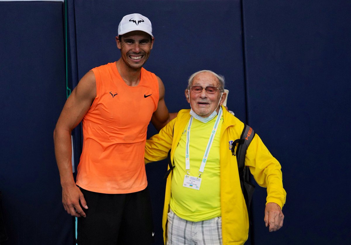 #30Oct #SueñosCumplidos 
@rnadalacademy: Leonid Stanislavskyi tiene 97 años y ostenta el récord Guinness @GWR como el tenista @ITFTennis de más edad del mundo. Su sueño era visitar la #RafaNadalAcademy by Movistar para conocer a @RafaelNadal