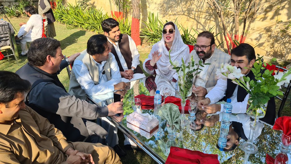 SamarHBilour's tweet photo. At Sadatabad Charsadda ; Hujra Taimur Khattak ; with the gang . Next stop Jalsagah @BazTaimur @HamidToofan  @naumanuhk @Rahmat_ali_khan @afghan_tariq https://t.co/sfWqj5hBpJ