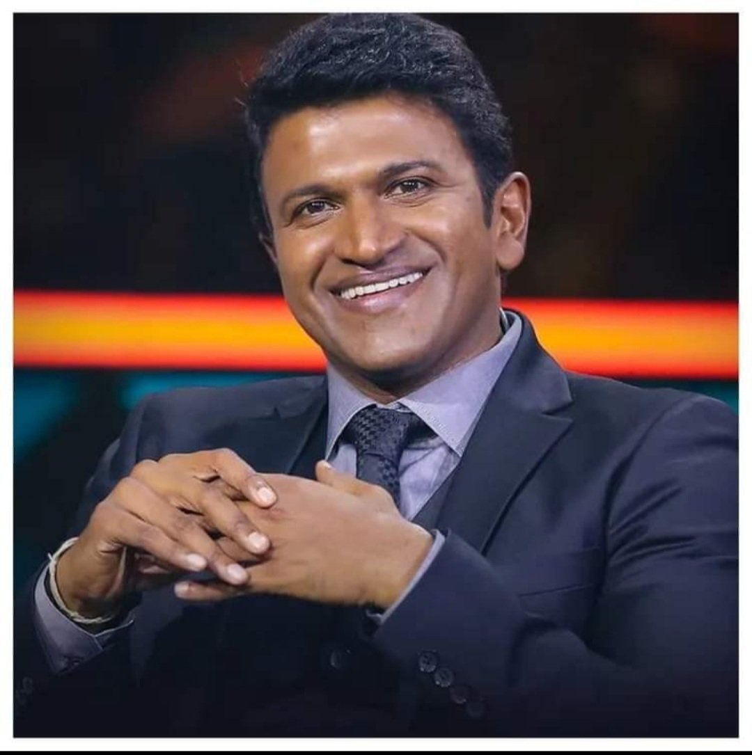 rmkulkarni407's tweet photo. My Favourite superstar,kannadada Dhruva tare,Power Sar #PuneethRajkumar. OM Shanti https://t.co/SsGQ5XOFUt