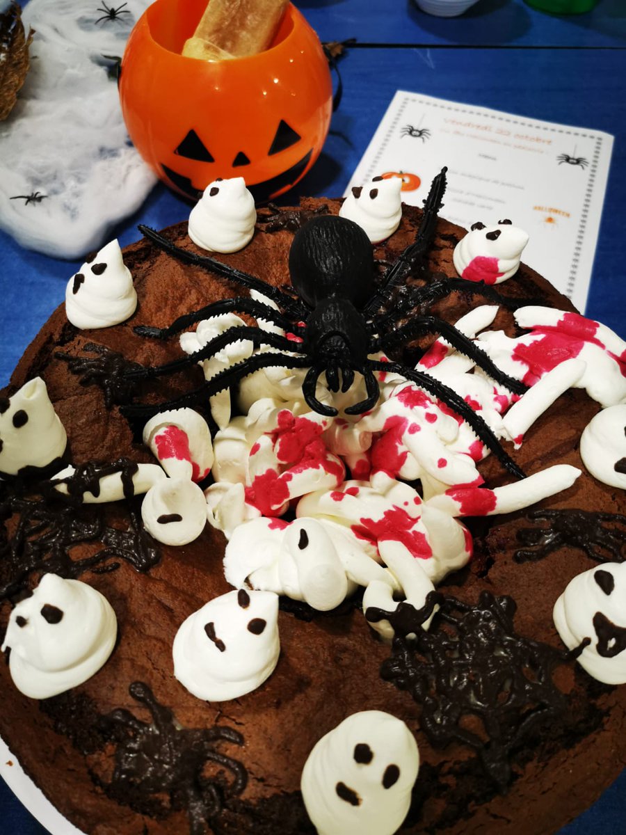 fondation_ildys's tweet photo. 🎃 🕷️[Joyeux Halloween] Vendredi dernier, les enfants du service SSR pédiatriques du site de Ty Yann à Brest se sont amusés à décorer les locaux et à partager un repas aux couleurs d'Halloween. Au menu : pizza à 6 pattes, gâteaux fantôme et potage magique ! Un vrai délice 😍 https://t.co/G1jT4hrJqC