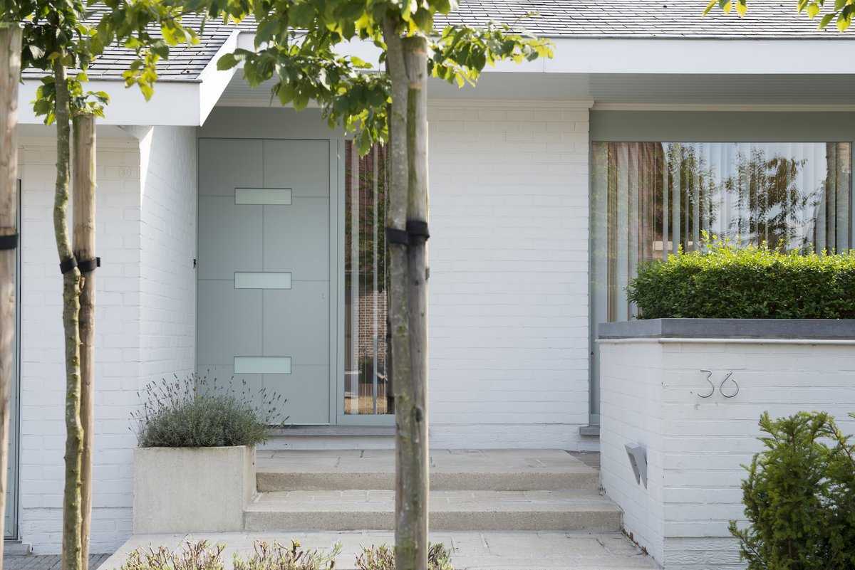 Decalu_UK's tweet photo. Our entrance door range uses ABS inserts which adapt to temperature change allowing the internal and external faces to expand and contract independently of one another, limiting bowing to a maximum of 2.5mm – even in extreme heat. https://t.co/nkbry1uU3e https://t.co/SEwyYZc3pS
