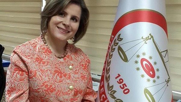 KukSalih's tweet photo. Bir HAKİM düşünün!

Darbe ile ilgisi yok
5 yıldır HÜCREDE kalıyor ve 
1,5 yıldır kimseyle görüştürülmüyor 
Hakim Ayşe Neşe Gül https://t.co/LhpXQcHRjj