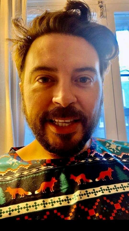 Christinpapakon's tweet photo. Have a nice Friday with health and smiles to have a wonderful time ️♥ ️ #ryangage #endeavour  #alfrid #thehobbit #musketeers #kinglouis  #MusketeersEurope #RedDwarfs #Angelofthedecay  #ihatesuzie  #Friday https://t.co/Ke82qEQGma
