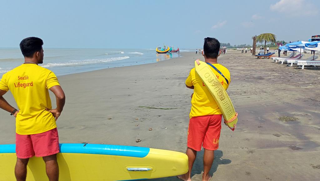 SurfingBD's tweet photo. লাইফগার্ড কক্সবাজার https://t.co/zTkJhxdwov