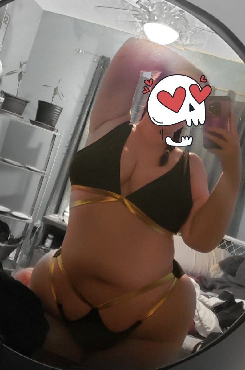 bbwbucket's tweet photo. getting horny thinking about getting felt up in this swim suit on my next vacation. just follow the gold and I'll be a happy girl https://t.co/t8MGelDeTH