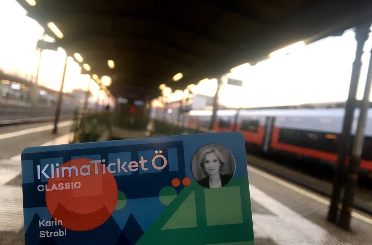 KarinStrobl's tweet photo. Hütteldorf. 07 Uhr 40. Das #Klimaticket hält. https://t.co/7dpCEZsQo0