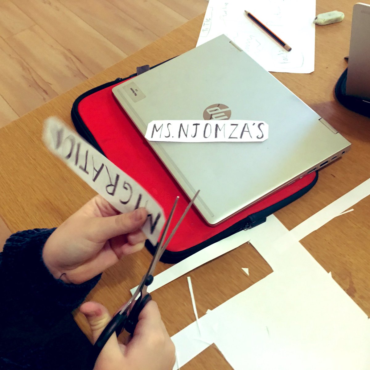 edu_GetCreative's tweet photo. The Gr5 Ss are finding all sorts of ways and techniques to tell this migration story.
🇽🇰 🇷🇸 🇺🇸🇨🇭
#StoryTelling #MAPS #timeline #technology #enhancedPYP #IB #Migration #GlobalCitizen https://t.co/9pZezvuMKS