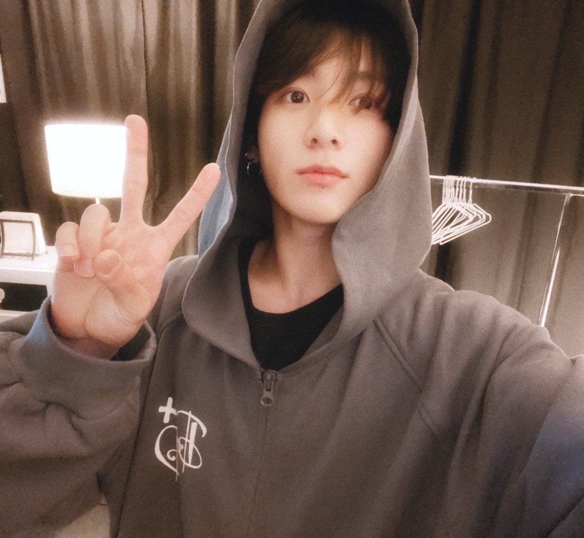 btsmaknae14's tweet photo. I am OBSESSED with this cover i swear to god....JK IS SOO AMAZING for this AND HIS VOICE HAVE A DIFFERENT LEVEL OF HEALING POWERS....i love himmmm♾️💜 Thankyou for this masterpiece jungkook 🥺💜
#JUNGKOOK #JungkookFalling #jungkook #JKFallingCover https://t.co/sUqGD489Yy
