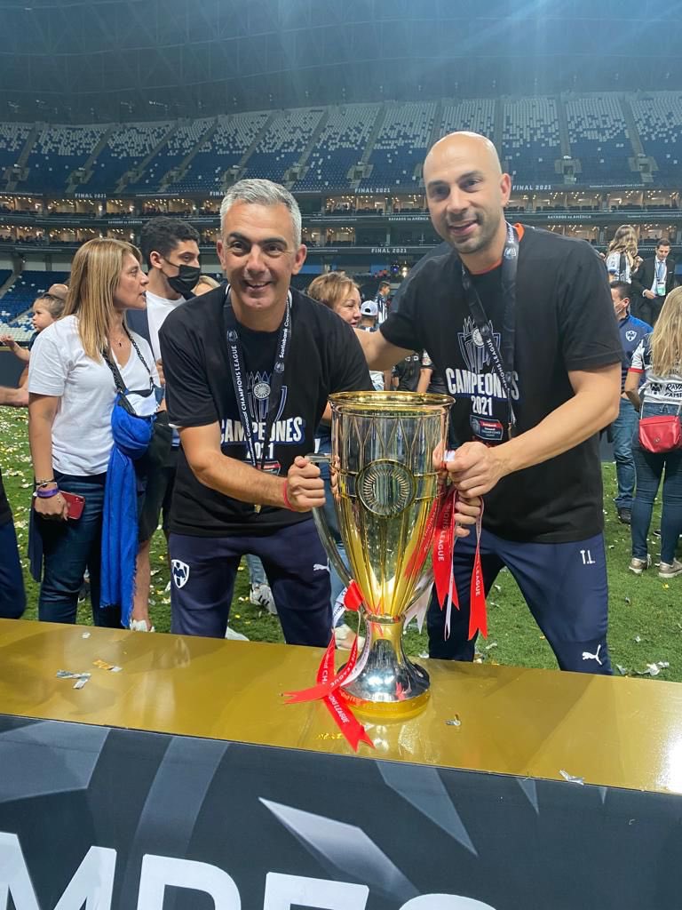 Enhorabuena a <a href="/Toni_amor/">Toni Amor</a> y <a href="/tomeullabres1/">tomeu llabrés</a> , 2 mallorquines campeones de la Champions <a href="/Concacaf/">Concacaf</a> ⚽️🥇