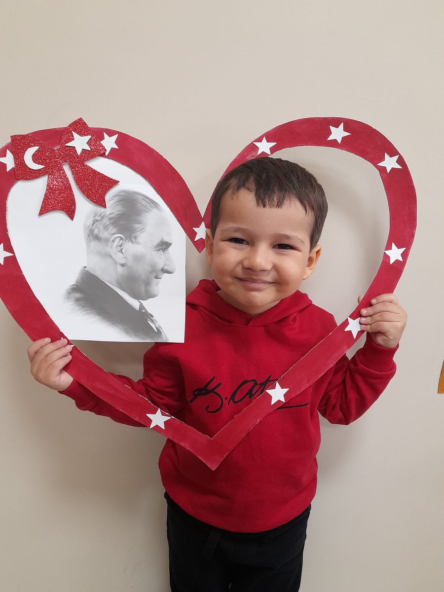 arassarassss's tweet photo. Biz herşeyi gençliğe bırakacağız. Geleceğin ümidi, ışıklı çiçekleri onlardır. Bütün ümidim gençliktedir. 
Gazi Mustafa Kemal ATATÜRK
#29EkimCumhiyetBayramımızKutluOlsun https://t.co/TxV9nUzjW2