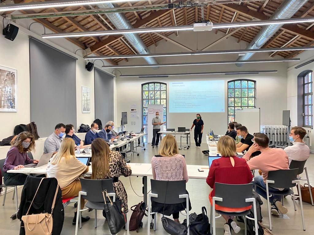 IEDMangrane's tweet photo. 🤗Last day at #Blendi coworking team🔝. La plataforma #BLENDI, permet co-crear activitats d’aprenentatge i plans de lliçons híbrides conjuntament amb els estudiants @LaiaAlbo @daviniahl @UPFBarcelona @TIDE_UPF @iegreda @LaImmaculadaVD #MakingMangrané @Merce_G @NewsNeus @coralregi https://t.co/mjgGVdJI35