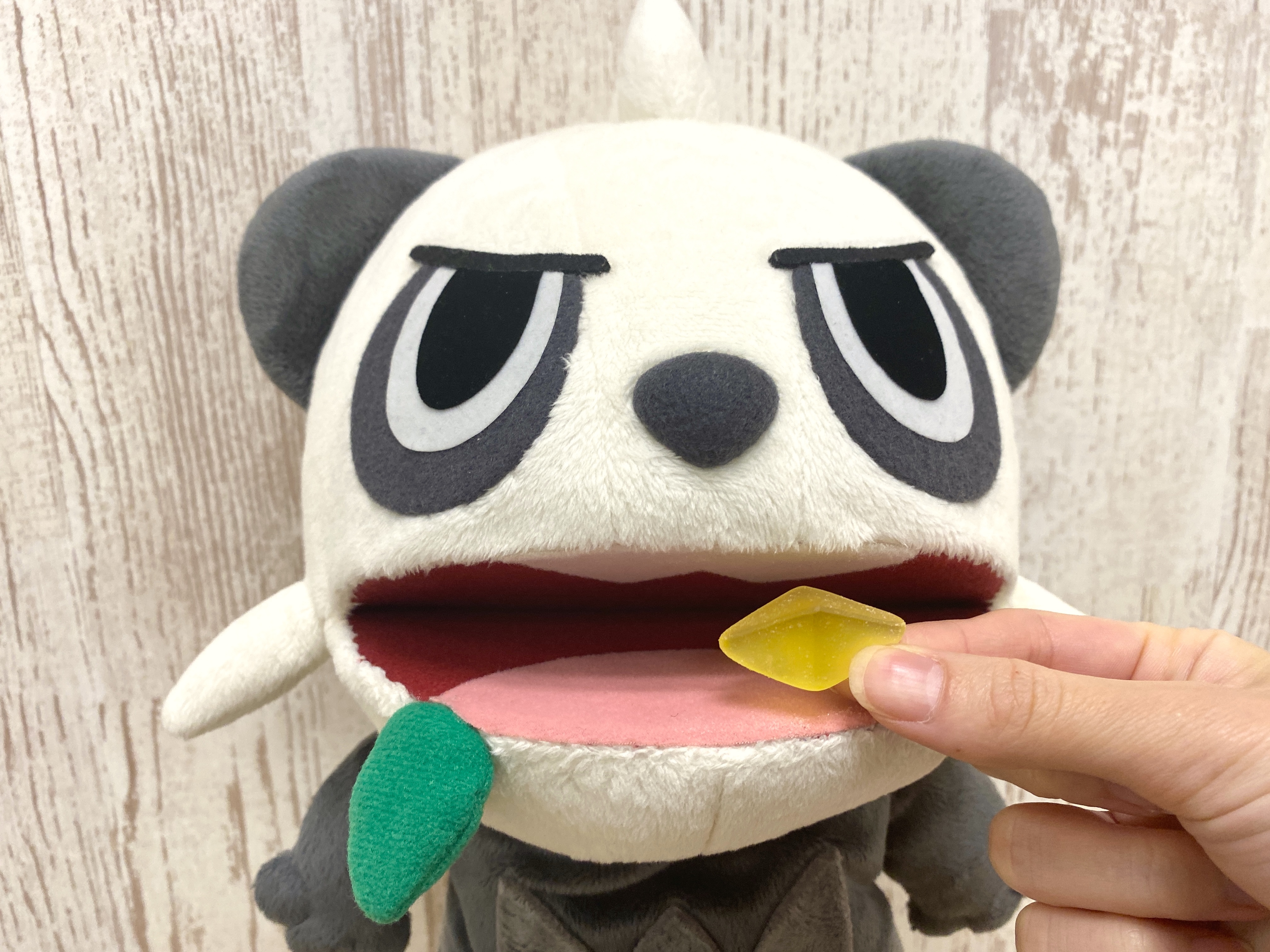 טוויטר ポケモンだいすきクラブ編集部 公式 בטוויטר かわいい おいしい げんきのかけらグミ にヤンチャムも夢中 ちからつきた シリーズは ポケモンセンターで明日10月30日 土 発売だよー T Co Drydct42gy T Co 91jjdbadzg