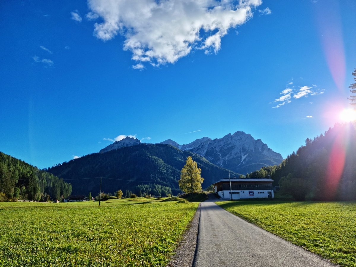 valpusteria's tweet photo. La bellissima Valle di Braies ☀️🍁
Das wunderschöne Pragser Tal ☀️🍁
.
#Braies #prags #valledibraies #pragsertal #valpusteria #Dolomiti #Dolomiten #Südtirol #altoadige #trentino #trentinoaltoadige #montagna #mountains #alps #alpen #alpe #sudtirol #mn44 #ilovedolomiti https://t.co/Kx9sb7yo7a