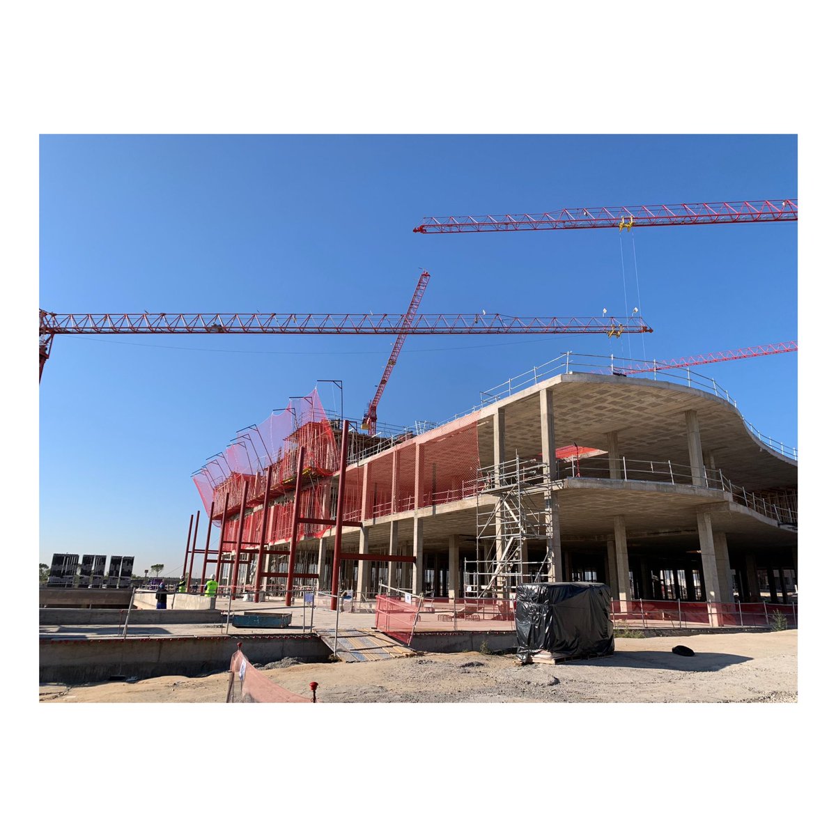 PROINLLER's tweet photo. En breve empezamos a colocar las fachadas del Impresionante centro comercial La Finca Grand Café. 

#glassfieldprojects #proinller #lafinca #schucco #tvitec https://t.co/8LsoFw9ZKr