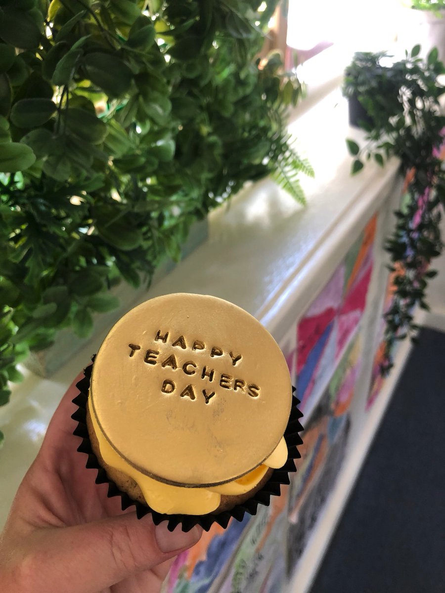 RoReichelt's tweet photo. Happy World Teachers’ Day #WorldTeachersDay2021 https://t.co/B1iiQSuWNJ