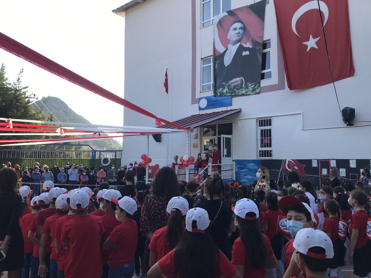 Cumhuriyetimizin kuruluşunun 98. Yıldönümü kutlu olsun…<a href="/sibelkisaerbaa/">Sibel Kısa</a> <a href="/Didem46506653/">Didem Ertuğrul</a> @aysglsnmklcc <a href="/yasinbahattin/">bahattin yaşin</a> <a href="/MarmarisMem/">Marmaris İlçe Millî Eğitim Müdürlüğü</a>