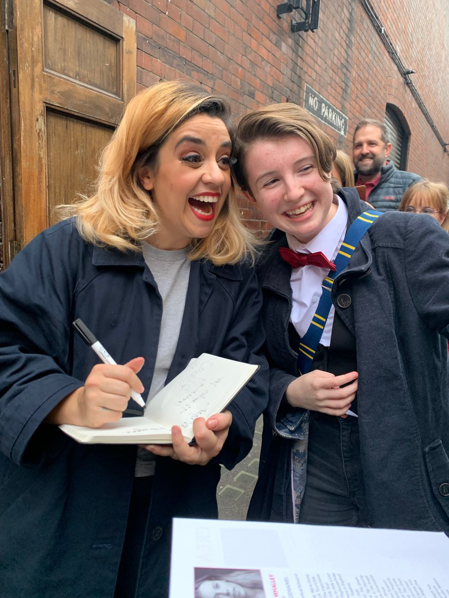 joey_barnes79's tweet image. A bit late but thank you @mischief @magicgoeswrong for the joy you gave my family last Saturday. Meeting @henrywlewis and #NancyZamit afterwards made my kids’ year.