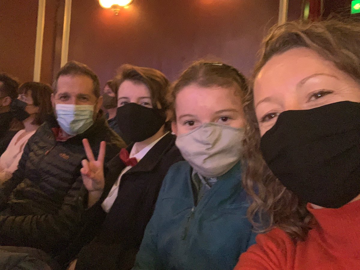 joey_barnes79's tweet image. A bit late but thank you @mischief @magicgoeswrong for the joy you gave my family last Saturday. Meeting @henrywlewis and #NancyZamit afterwards made my kids’ year.