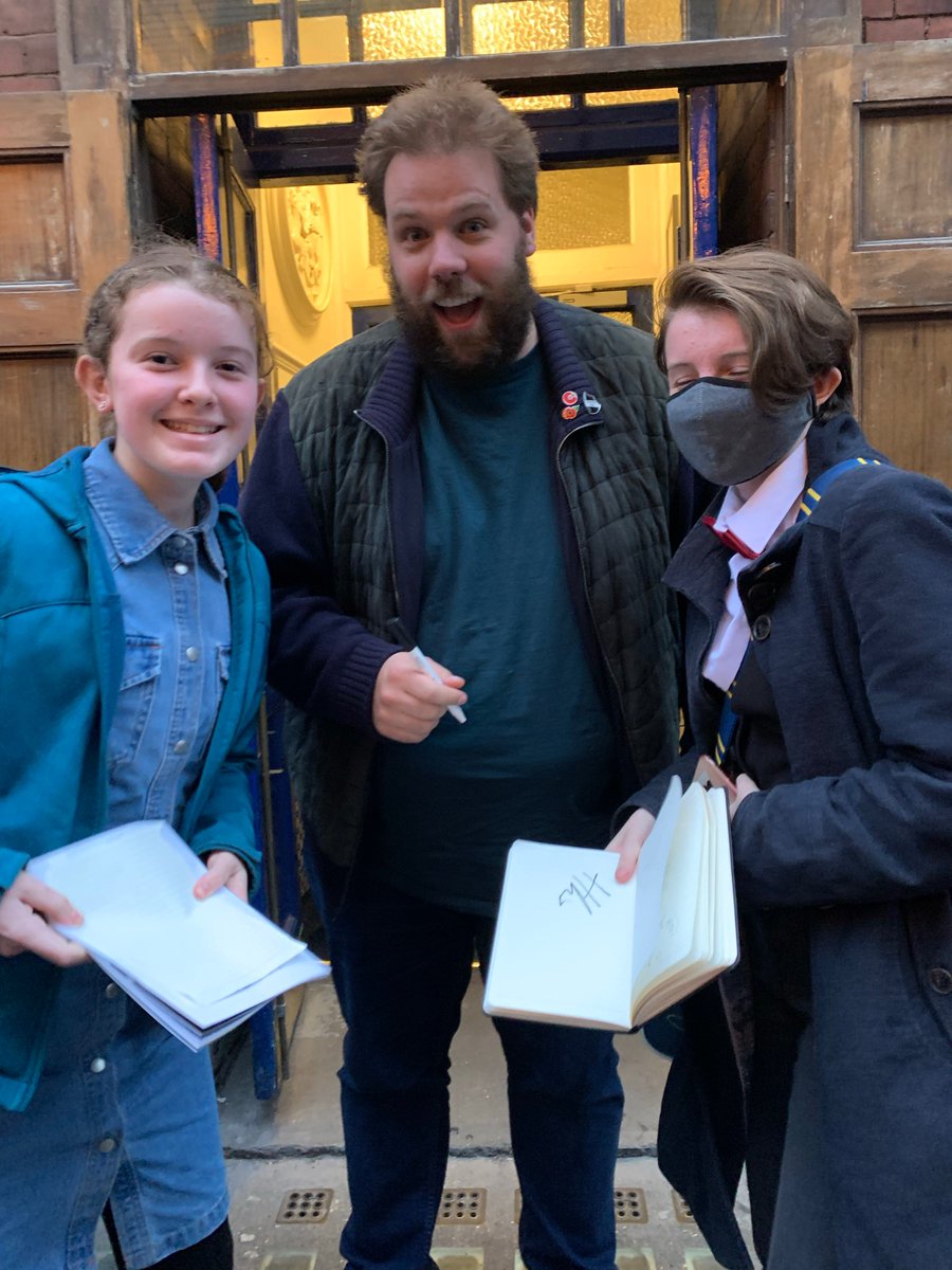 joey_barnes79's tweet image. A bit late but thank you @mischief @magicgoeswrong for the joy you gave my family last Saturday. Meeting @henrywlewis and #NancyZamit afterwards made my kids’ year.