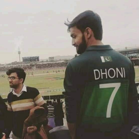 ShirazHassan's tweet photo. A cricket lover in #Rawalpindi - @msdhoni fan in the stadium during a domestic match - nobody labelled him a traitor, this is what cricket teaches us. Love, respect and peace! https://t.co/vVtnSbQoQk
