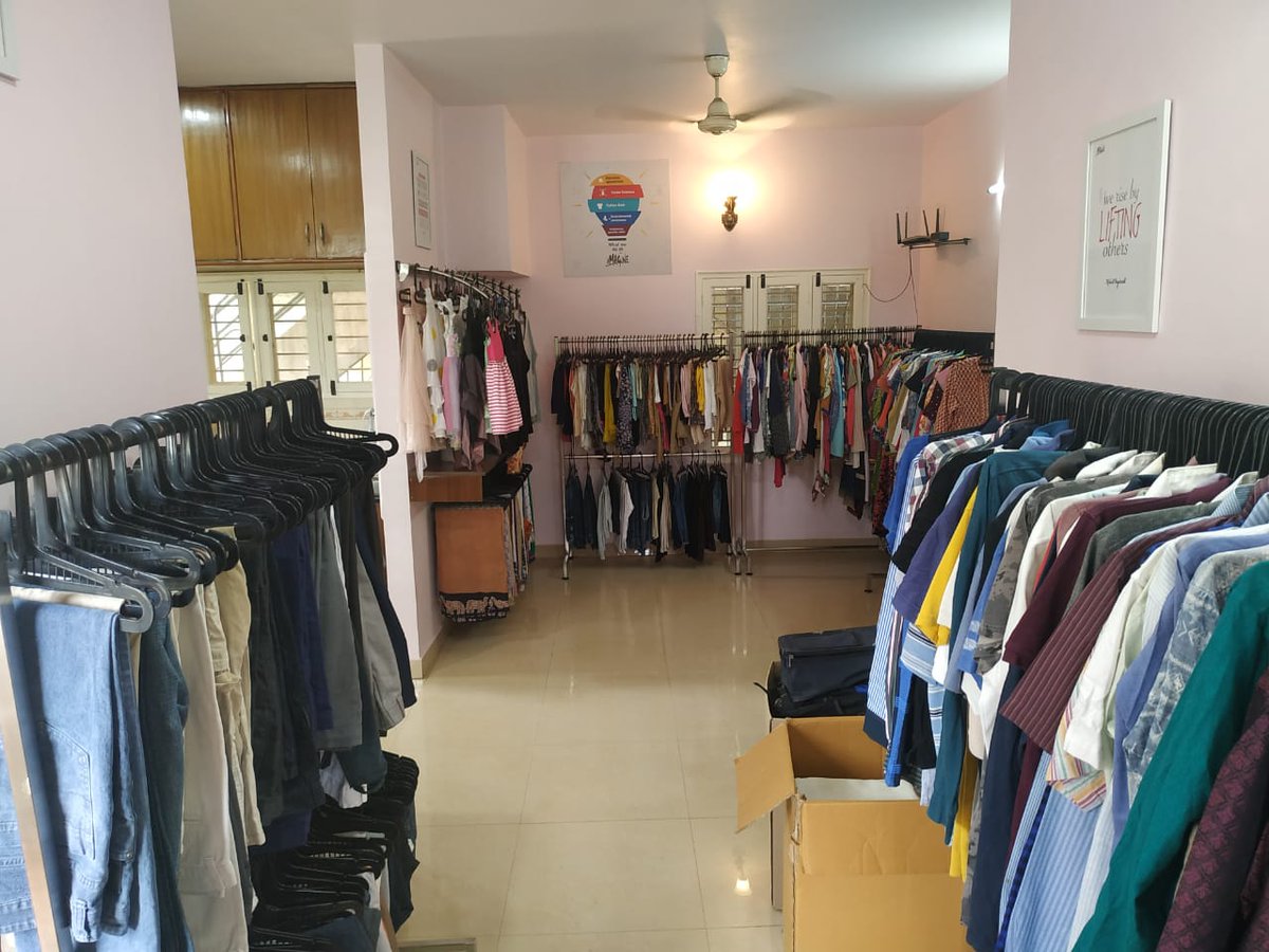 petleepeter's tweet photo. A Community Clothes Bank for the Poor in Bengaluru.
On the lines of a community refridgerator, a Clothes Bank for the underprivileged is unveiled in Electronics City. A 700-sq-ft boutique is open on Sundays where the needy can pick any piece of clothing for just ₹ 1. #forthem 💕 https://t.co/fDVHkbQL8y