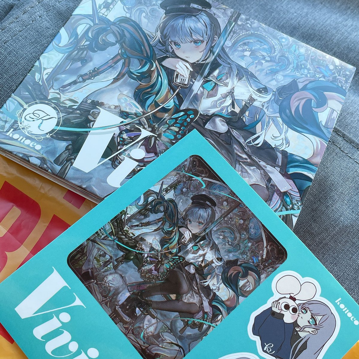 hina_lkuoznoco's tweet photo. @ko_noco
@konoco_staff
やっと店舗に取りに行けましたっ!
早く聴きたすぎて、車の中で開封しちゃいました😅
イラスト可愛いし、かっこいい楽曲は沢山入っているし、最高です🤍
沢山聴きます💓
#vivide https://t.co/6op9qgYNyt