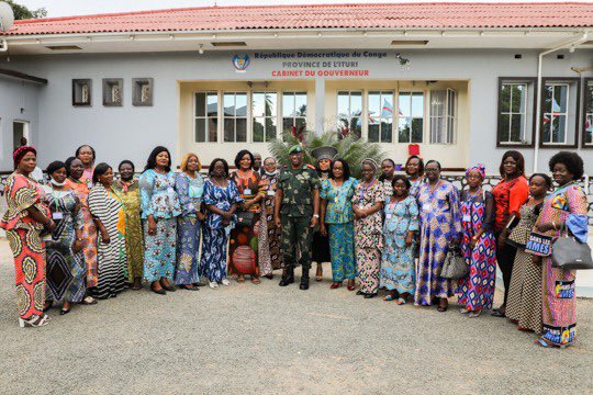 AwaNdiayeSeck1's tweet photo. Illustration: In DRC, national @FemmesLeadeRdc traveled 1800 km from Kinshasa to #Bunia on SOLIDARITY mission with @provinceituri &amp; local women leaders. Together, they met provincial authorities and discuss their contribution to more social cohesion @ONUFemmesRDC proud to support https://t.co/KIVqAucR7P
