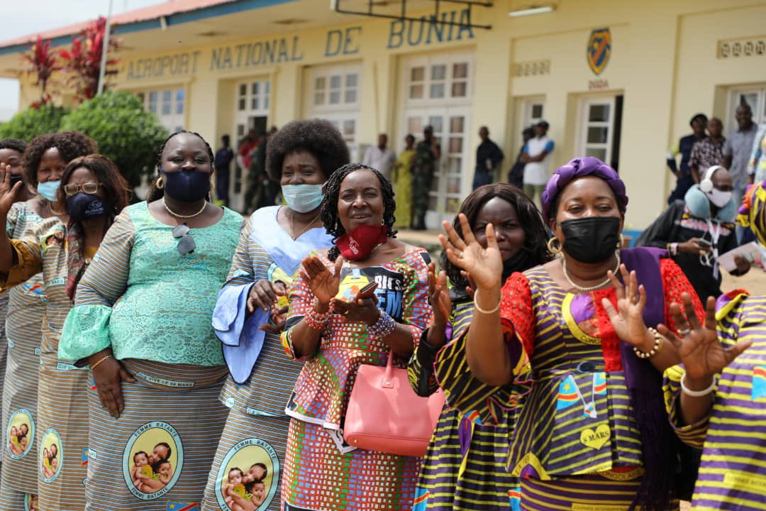 AwaNdiayeSeck1's tweet photo. Illustration: In DRC, national @FemmesLeadeRdc traveled 1800 km from Kinshasa to #Bunia on SOLIDARITY mission with @provinceituri &amp; local women leaders. Together, they met provincial authorities and discuss their contribution to more social cohesion @ONUFemmesRDC proud to support https://t.co/KIVqAucR7P