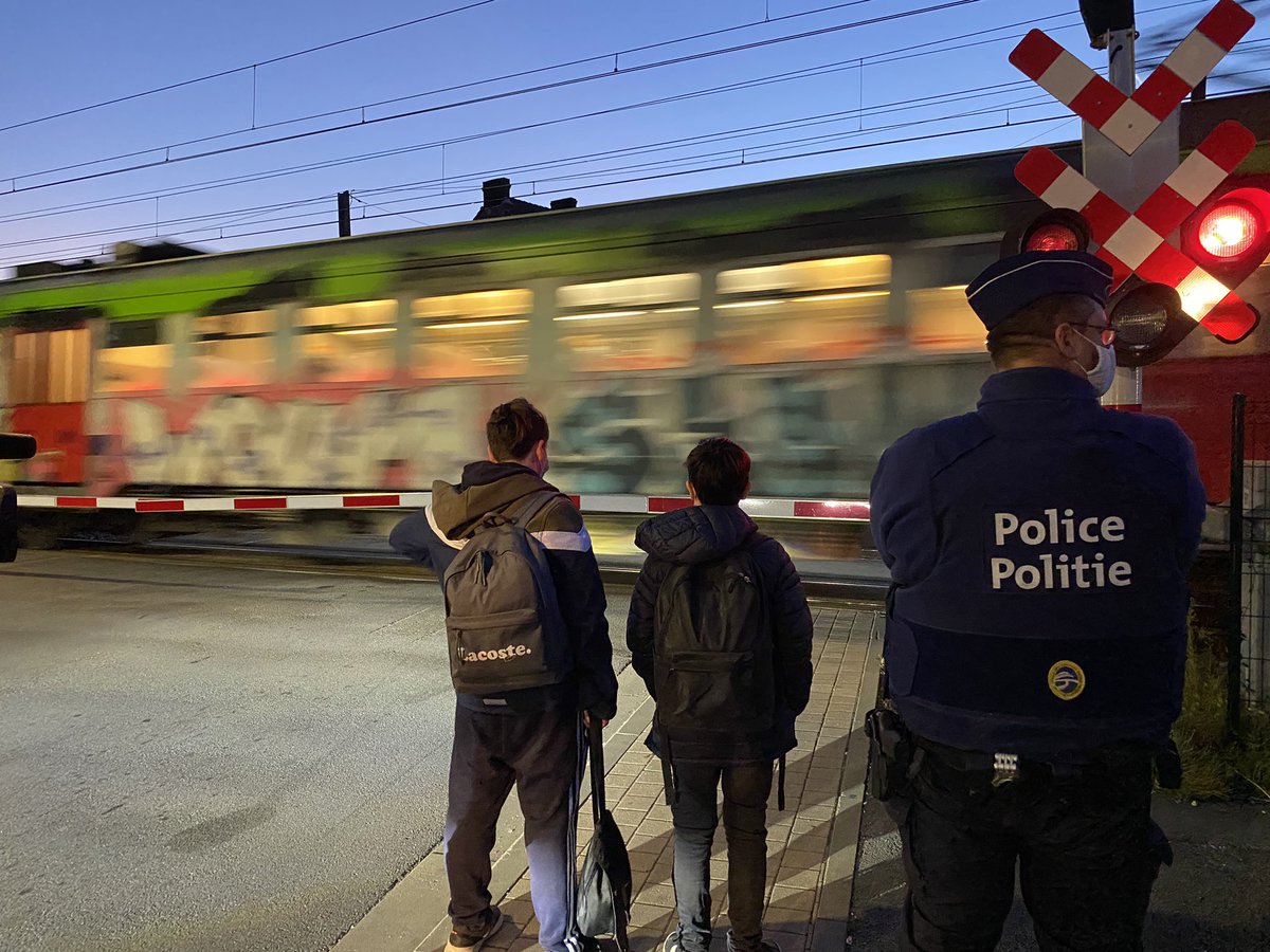 La <a href="/policefederale/">Police Fédérale</a> et <a href="/Infrabel_FR/">Infrabel_FR</a> mènent une journée nationale de sensibilisation et de contrôles contre les intrusions dans les voies dans 30 lieux de Wallonie, Bruxelles et Flandre entre 6h30 et 22h