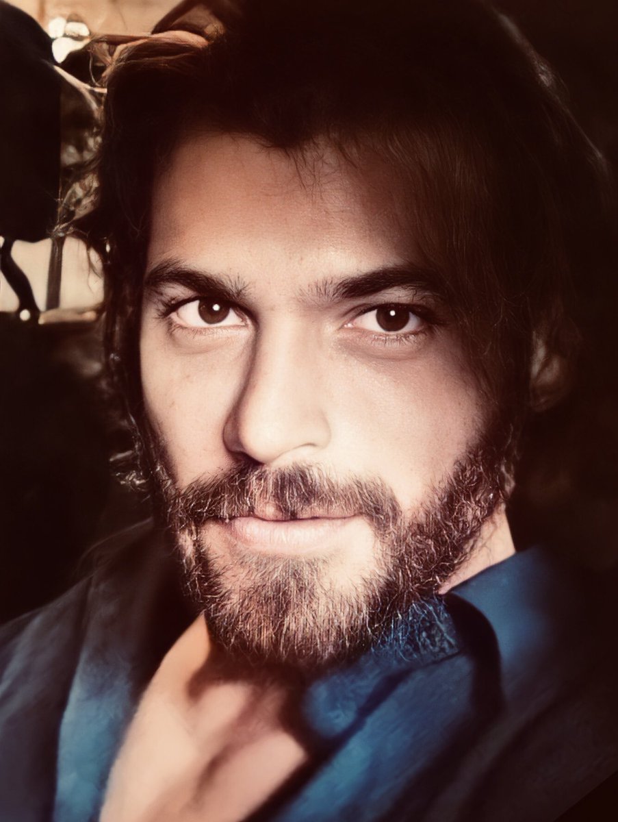 Hello fans happy Trendy Saturday I am wishing you all the best...