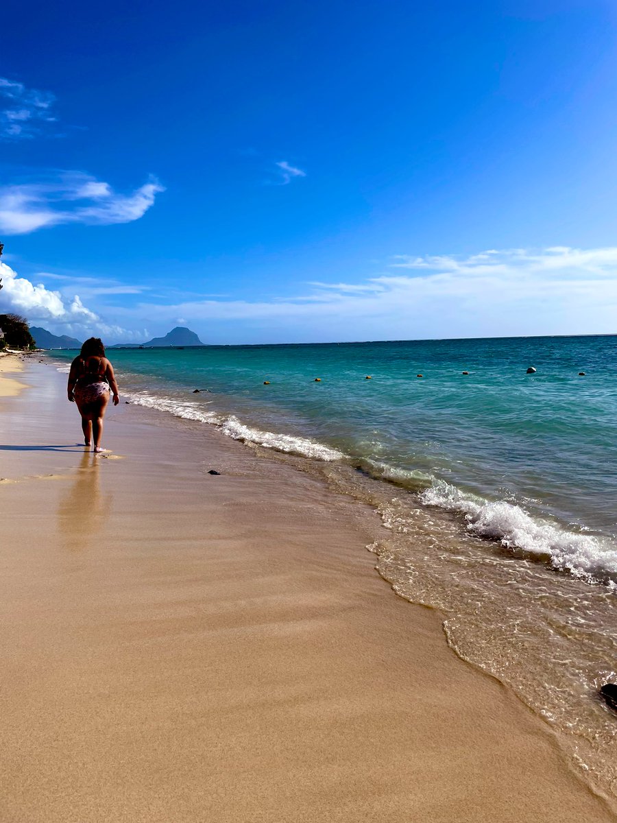 PipOlcapture's tweet photo. Les vacances s’annoncent bien chaud 🥵 @RoussetyCeline  ☀️😎🏝

#pipolcapture #ilemaurice https://t.co/Kz8ZryBy0D