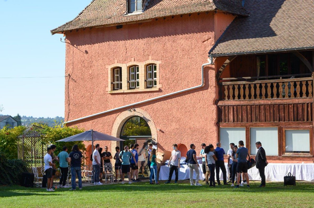 AvistoTelecom's tweet photo. Retour en images sur le séminaire des équipes ADVANS Rhône-Alpes ! 🌞
Un événement qui s’est déroulé en septembre dernier, sous un soleil radieux et dans un cadre exceptionnel : celui du Château de Faverges-de-la-tour !
#espritdequipe #teambuilding #partage #advansgroup https://t.co/cfFL5xMz6M