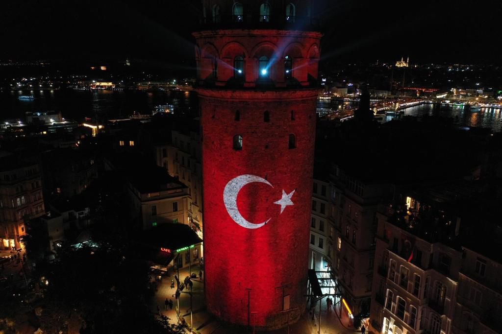 #29Ekim Cumhuriyet Bayramı coşkusu Galata Kulesi’nde eşsiz bir görsel şölenle taçlanacak.

21:00’da Galata Kulesi’nde buluşalım!