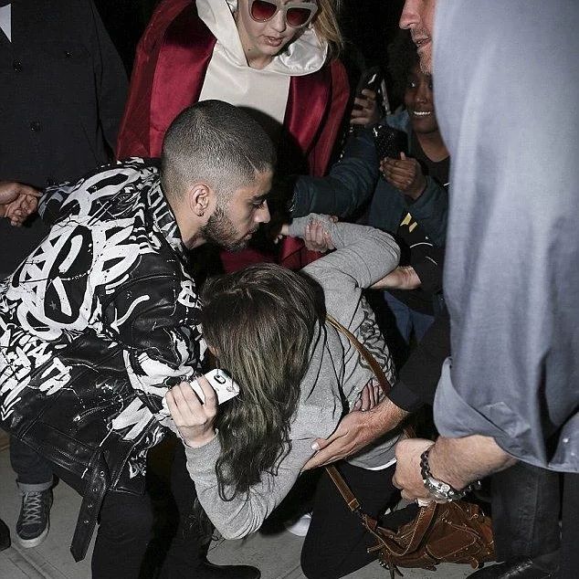 Alwayslarryw's tweet photo. #WeAreWithZayn
#Zaynmalik
THIS real ZAYN MALIK
Not what  yola*nda says https://t.co/daI7imvrMW