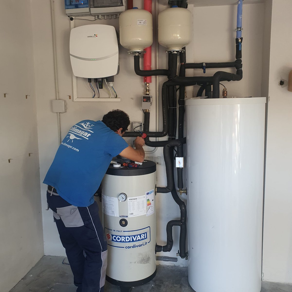 CLIMAGAR's tweet photo. Finalizamos la semana con la puesta en marcha de #placasfotovoltaticas y #aerotermia  

PRESUPUESTOS SIN COMPROMISO 910112539 📞

#climagar #energiarenovable #placasolar https://t.co/AfZImrcPsA