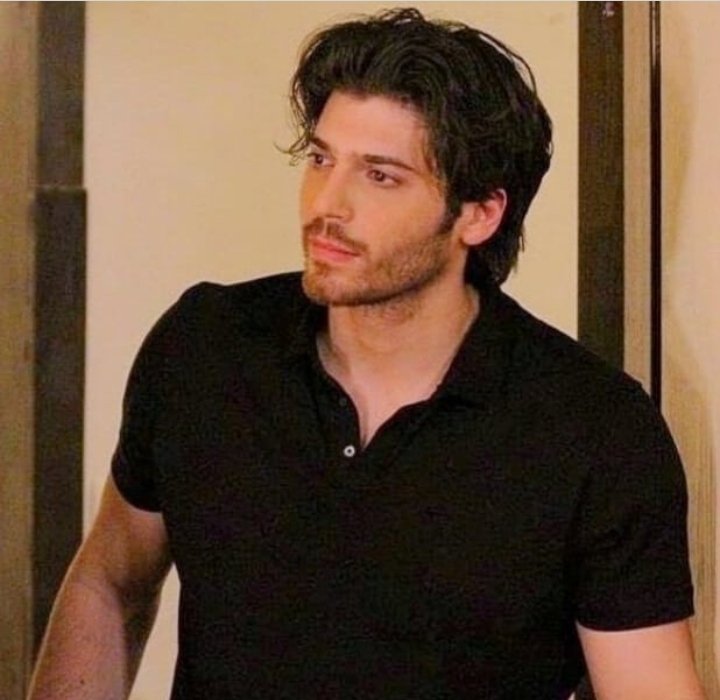 Who is hiding over there  indicate my messaging me 🤔🤔🤔🤔🤔🤔🤨🤨🤨🤨🤨🤨🤨🤔🤔🤔🤔🤨