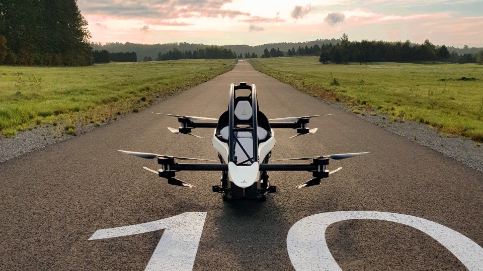 DeepTechWatch's tweet photo. A Swedish #startup has designed the Jetson ONE, a personal electric #aerialvehicle that ‘anyone can own and fly’ — if you have $92,000 lying around to buy one. According to the company, the vehicle can fly up to 1,500 meters high.
#AI #Drones https://t.co/QTXd5gjLmW