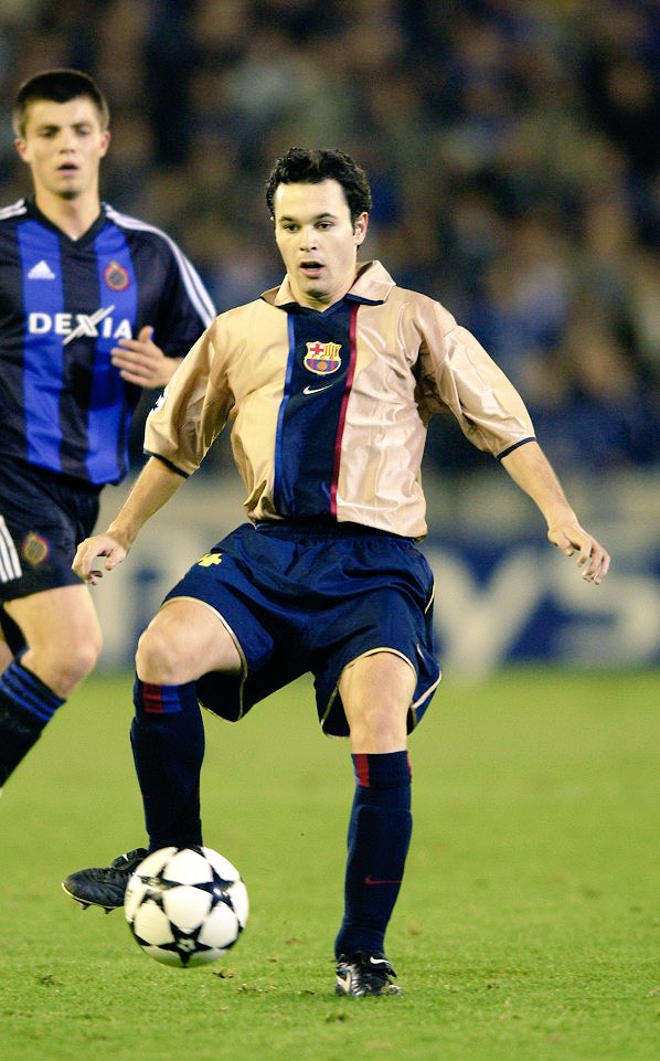 memorabilia1899's tweet photo. #OnThisDay  19 years ago 🔙 @andresiniesta8 made his Barça debut. 🔵🔴

#Iniesta #andresiniesta #andresiniesta8 #iniesta8
#infinit8iniesta #fcbarcelona

📸 [CC] https://t.co/fv7jSijszP
