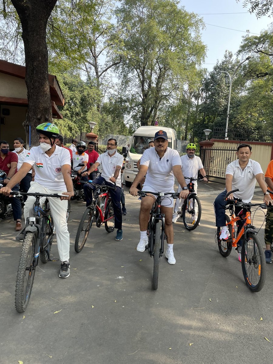 NdrfAcademy1's tweet photo. On the Vigilance Awareness Week 2021 on hybrid mode on the theme "Independent India @75: Self Reliance with Integrity" on 29th Oct. 2021 at NDRF Academy,Nagpur organized a cycle rally to inculcate general awareness among the public which aims to fight corruption. https://t.co/h4nw5axDjI