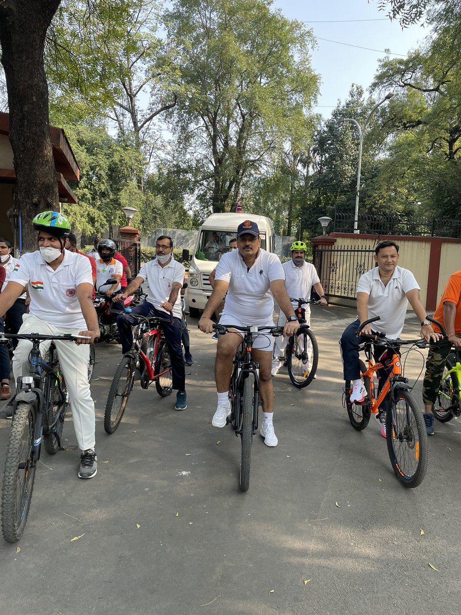 NdrfAcademy1's tweet photo. On the Vigilance Awareness Week 2021 on hybrid mode on the theme "Independent India @75: Self Reliance with Integrity" on 29th Oct. 2021 at NDRF Academy,Nagpur organized a cycle rally to inculcate general awareness among the public which aims to fight corruption. https://t.co/h4nw5axDjI