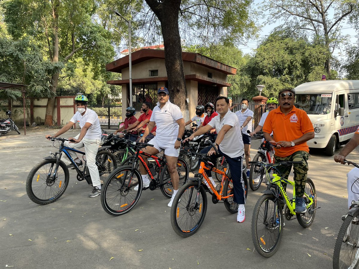 NdrfAcademy1's tweet photo. On the Vigilance Awareness Week 2021 on hybrid mode on the theme "Independent India @75: Self Reliance with Integrity" on 29th Oct. 2021 at NDRF Academy,Nagpur organized a cycle rally to inculcate general awareness among the public which aims to fight corruption. https://t.co/h4nw5axDjI