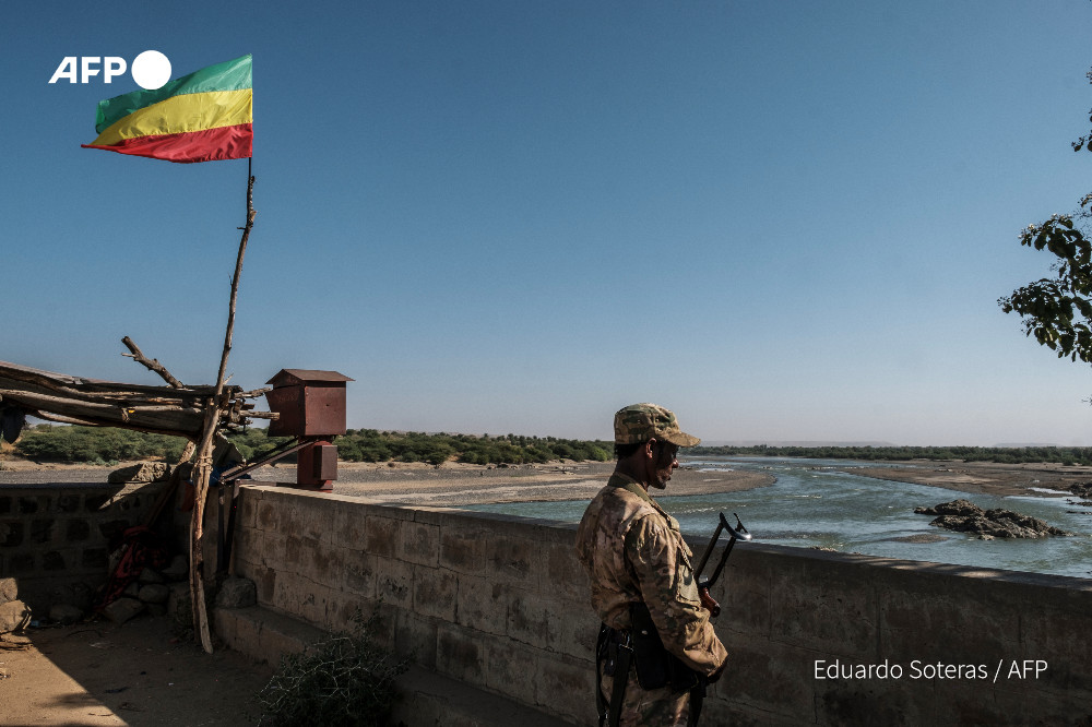 AFP's tweet photo. The Ethiopian police raided the cathedral in Addis Ababa before sunrise, forcing a dozen Tigrayan priests and monks into a pickup truck. 

@AFP investigates the arbitrary arrests across Ethiopia of Tigrayans suspected of supporting the TPLF rebel group 

https://t.co/buxR8CizsO https://t.co/nYvC7D7tk3