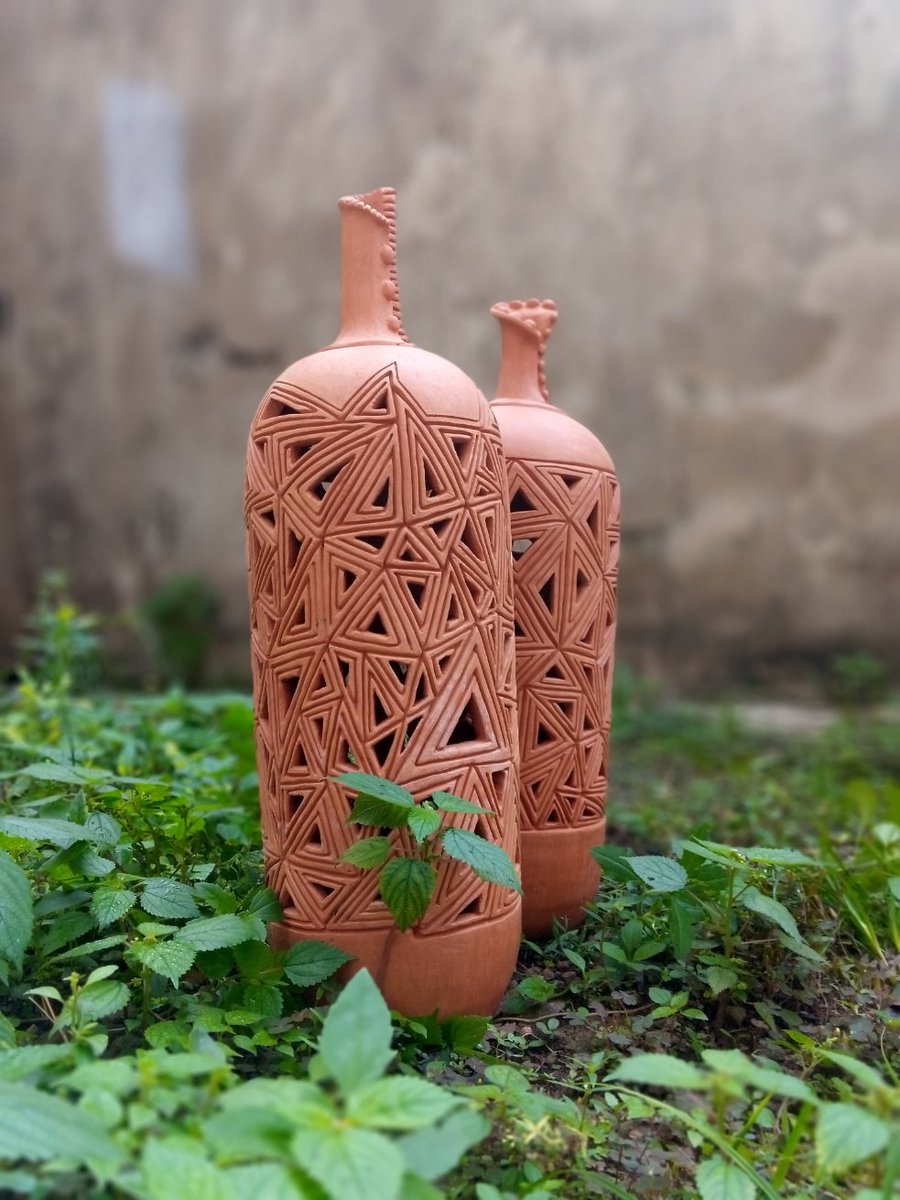 klaydup's tweet photo. Ever since I truly 'discovered' my art, it's been an upward journey with pottery &amp; I treasure every creative moment with clay. Cheers to more forms, more creations 🥂.
Please help RT the art, someone you know might be looking...❤️❤️

#handbuilt #pottery #art #artist #ceramics https://t.co/b7mnhC7Flj