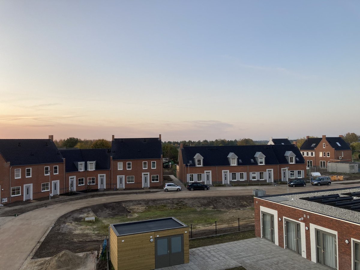Tevreden kopers en opdrachtgevers na een super mooi project! Dank aan alle partners voor de fijne samenwerking aan de 17 woningen Korenhuys en de 24 zorg-appartementen voor PSW <a href="/BouwmijJanssen/">Bouwmij Janssen</a>
