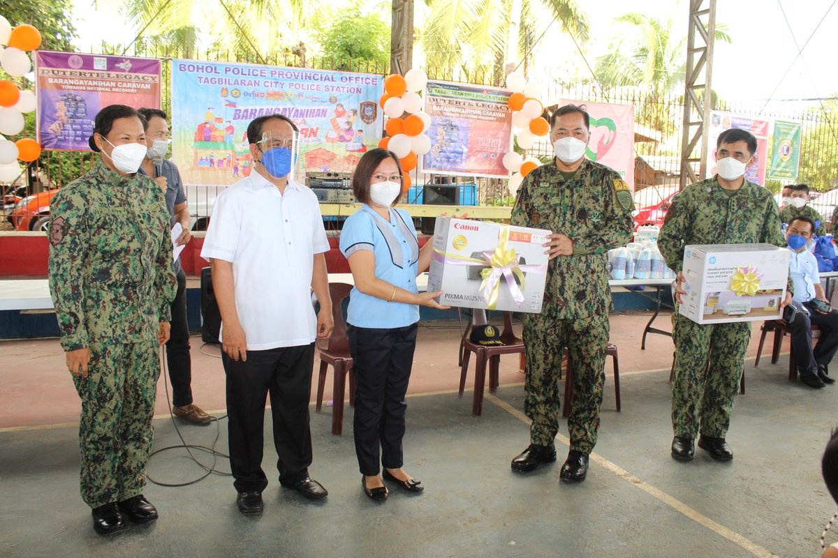 bppo_pro7's tweet photo. @RDPRO7 @rpcrd7pnp @bppo_pro7  The Regional Director of PRO7, PBGEN ROQUE EDUARDO DELA PEÑA VEGA, spearheaded during the conduct of DUTERTE Legacy: Barangayanihan Towards National Recovery held at Brgy. Bo-oy, Tagbilaran City,Bohol. https://t.co/TZAXL6r4Jt
