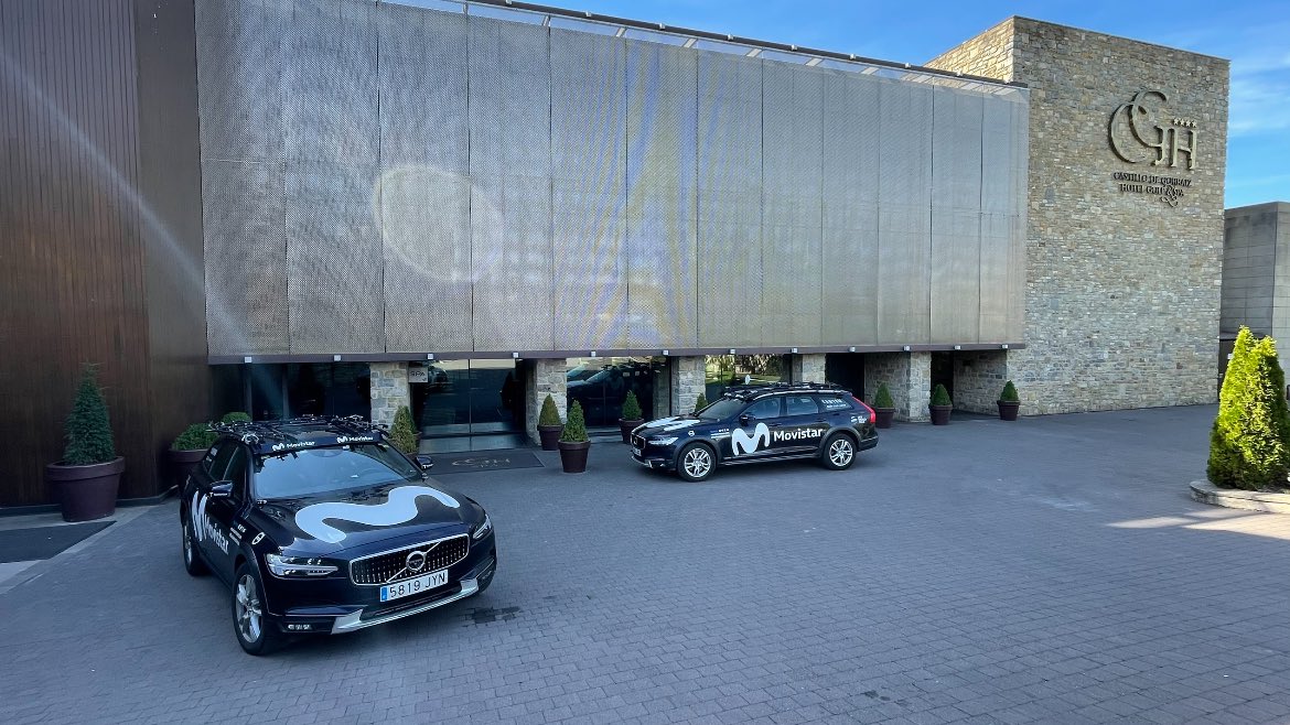 🏨🤗 Muchísimas gracias al <a href="/CastilloGorraiz/">Castillo de Gorraiz</a> por volver a cuidar de nosotros durante estos últimos días, con motivo de la primera concentración de #MovistarTeam2022. Como siempre, nos hemos sentido en casa. #RodamosJuntos
