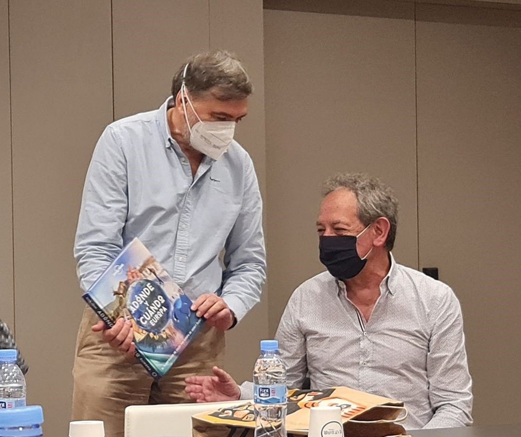 Asefapi_Es's tweet photo. La Comisión Técnica de #ASEFAPI ha agradecido a Antonio Vilaseca de la empresa Industrias Titán por sus años de dedicación y apoyo al Comité Técnico, del que formó parte durante muchos años.
Le deseamos lo mejor en su jubilación. https://t.co/Q0sqAQPCDn